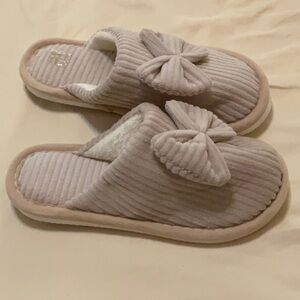 Cozy Cream Bow Slippers